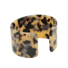 Load image into Gallery viewer, Front view of our Chunky Blonde Tortoise Cuff
