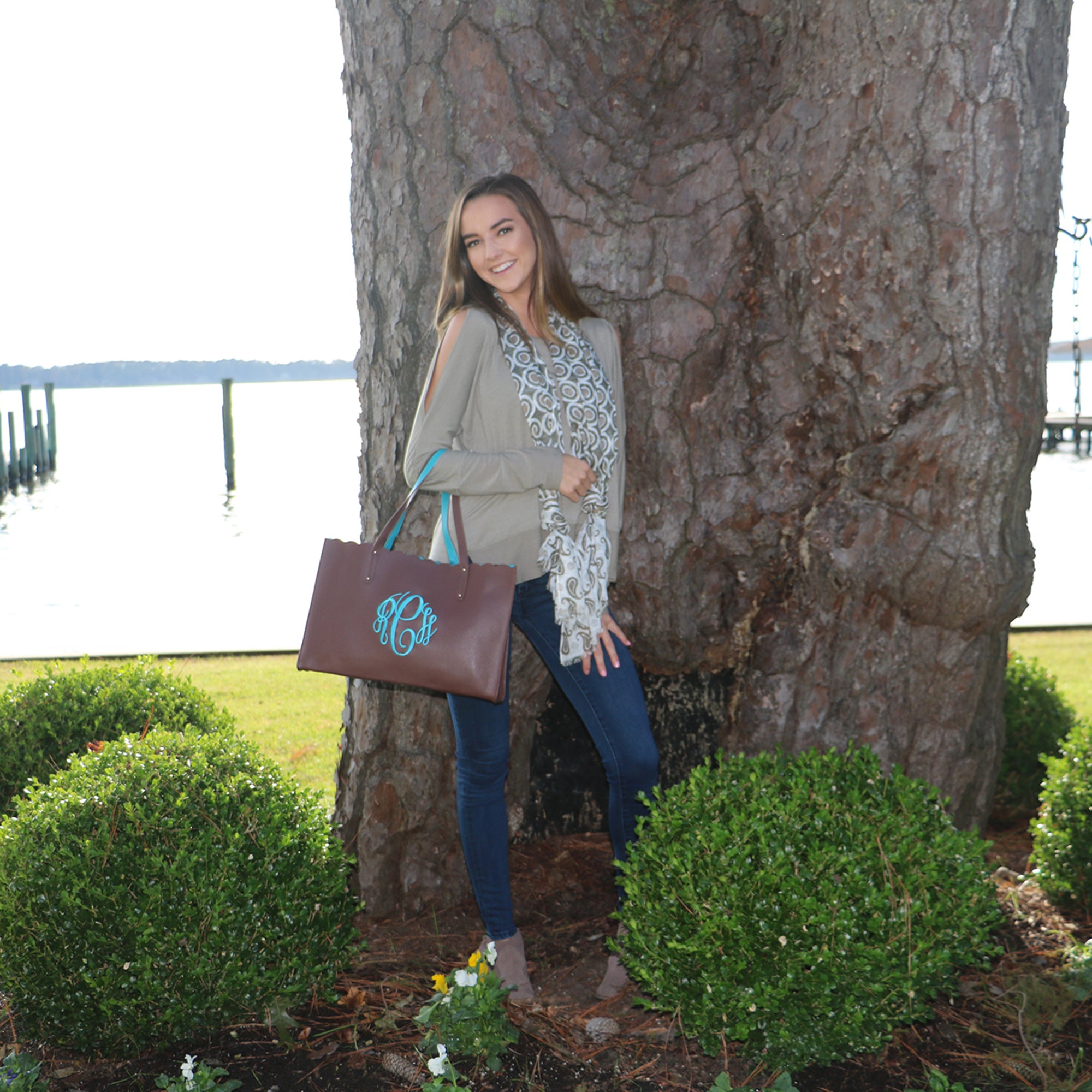 SCALLOP HANDBAG PREPACK 12 PCS – Mainstreet Collection Wholesale