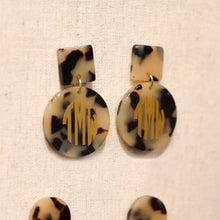 Load image into Gallery viewer, Circle Square Blonde Tortoise Earrings
